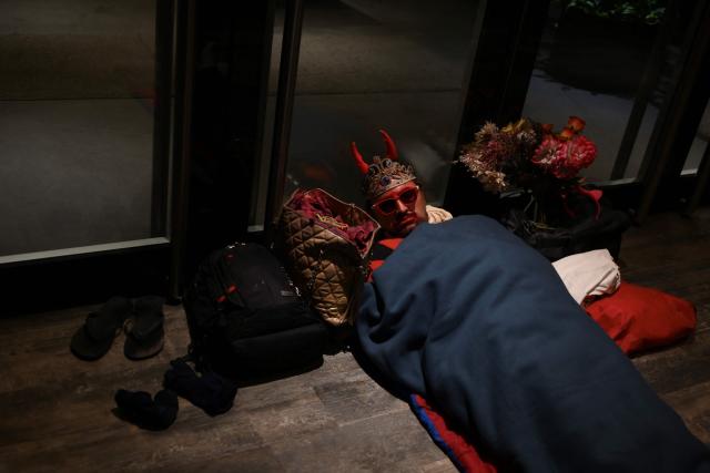 A fan of Argentine singer Lali Esposito sleeps in a sleeping bag outside the Mas Monumental Stadium in Buenos Aires on June 6, 2026. (Photo by Luis ROBAYO / AFP)