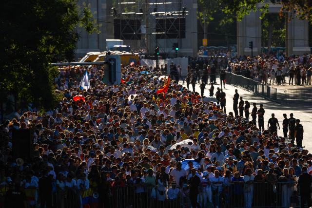 People gather in Alcala street as they await the start of the Holy Mass, to be led by Pope Leo XIV in the Plaza de Cibeles, in Madrid on June 7, 2026. Pope Leo XIV is visiting Spain June 6-12 with stops in Madrid, Barcelona, and the Canary Islands, where he will meet with migrants and organisations dedicated to helping them. (Photo by Oscar DEL POZO / AFP)