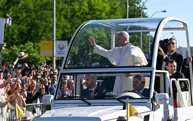 Pope Leo XIV arrives in the popemobile to lead the Holy Mass in the Plaza de Cibeles in Madrid on June 7, 2026. Pope Leo XIV is visiting Spain June 6-12 with stops in Madrid, Barcelona, and the Canary Islands, where he will meet with migrants and organisations dedicated to helping them. (Photo by Javier SORIANO / AFP)