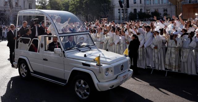 Pope Leo XIV waves from the popemobile as he arrives to lead the Holy Mass in the Plaza de Cibeles in Madrid on June 7, 2026. Pope Leo XIV is visiting Spain June 6-12 with stops in Madrid, Barcelona, and the Canary Islands, where he will meet with migrants and organisations dedicated to helping them. (Photo by Oscar DEL POZO / AFP)