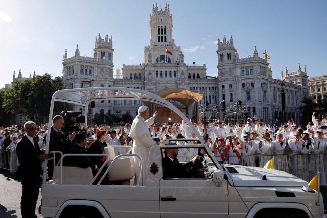 Pope Leo XIV waves from the popemobile as he arrives to lead the Holy Mass in the Plaza de Cibeles in Madrid on June 7, 2026. Pope Leo XIV is visiting Spain June 6-12 with stops in Madrid, Barcelona, and the Canary Islands, where he will meet with migrants and organisations dedicated to helping them. (Photo by Oscar DEL POZO / AFP)