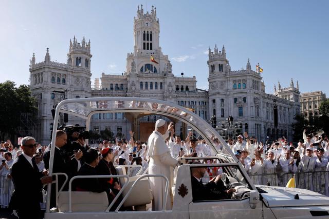 Pope Leo XIV waves from the popemobile as he arrives to lead the Holy Mass in the Plaza de Cibeles in Madrid on June 7, 2026. Pope Leo XIV is visiting Spain June 6-12 with stops in Madrid, Barcelona, and the Canary Islands, where he will meet with migrants and organisations dedicated to helping them. (Photo by Oscar DEL POZO / AFP)