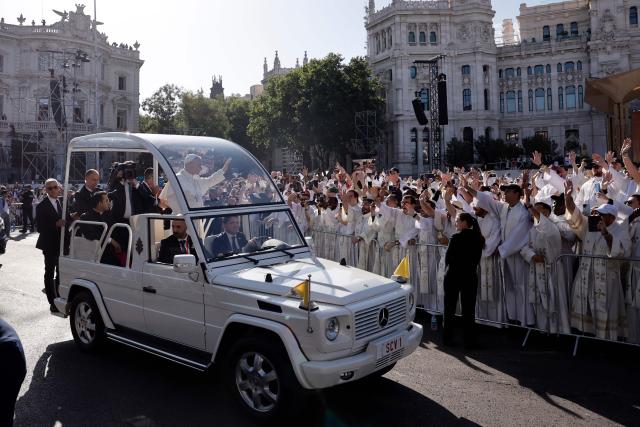 Pope Leo XIV waves from the popemobile as he arrives to lead the Holy Mass in the Plaza de Cibeles in Madrid on June 7, 2026. Pope Leo XIV is visiting Spain June 6-12 with stops in Madrid, Barcelona, and the Canary Islands, where he will meet with migrants and organisations dedicated to helping them. (Photo by Oscar DEL POZO / AFP)