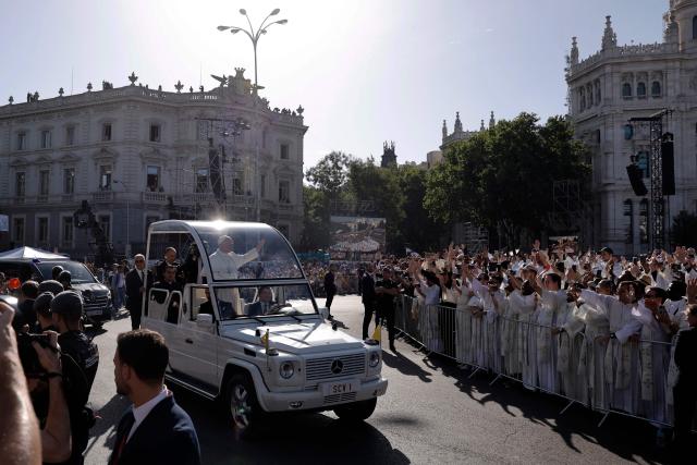 Pope Leo XIV waves from the popemobile as he arrives to lead the Holy Mass in the Plaza de Cibeles in Madrid on June 7, 2026. Pope Leo XIV is visiting Spain June 6-12 with stops in Madrid, Barcelona, and the Canary Islands, where he will meet with migrants and organisations dedicated to helping them. (Photo by Oscar DEL POZO / AFP)