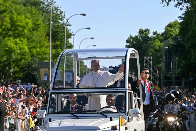 Pope Leo XIV waves to faithful as he arrives in the popemobile to lead the Holy Mass in the Plaza de Cibeles in Madrid on June 7, 2026. Pope Leo XIV is visiting Spain June 6-12 with stops in Madrid, Barcelona, and the Canary Islands, where he will meet with migrants and organisations dedicated to helping them. (Photo by Javier SORIANO / AFP)
