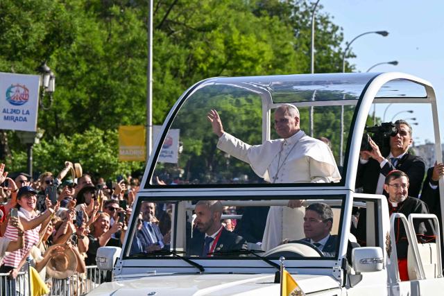 Pope Leo XIV waves to faithful as he arrives in the popemobile to lead the Holy Mass in the Plaza de Cibeles in Madrid on June 7, 2026. Pope Leo XIV is visiting Spain June 6-12 with stops in Madrid, Barcelona, and the Canary Islands, where he will meet with migrants and organisations dedicated to helping them. (Photo by Javier SORIANO / AFP)