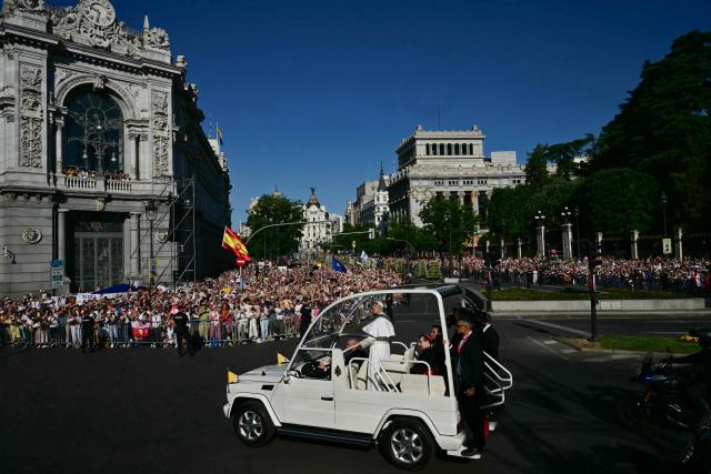 Pope Leo XIV arrives in the popemobile to lead the Holy Mass in the Plaza de Cibeles in Madrid on June 7, 2026. Pope Leo XIV is visiting Spain June 6-12 with stops in Madrid, Barcelona, and the Canary Islands, where he will meet with migrants and organisations dedicated to helping them. (Photo by Stefano RELLANDINI / AFP)