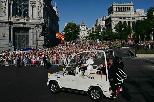 Pope Leo XIV arrives in the popemobile to lead the Holy Mass in the Plaza de Cibeles in Madrid on June 7, 2026. Pope Leo XIV is visiting Spain June 6-12 with stops in Madrid, Barcelona, and the Canary Islands, where he will meet with migrants and organisations dedicated to helping them. (Photo by Stefano RELLANDINI / AFP)