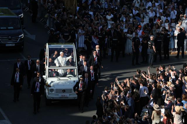 Pope Leo XIV waves from the popemobile as he arrives to lead the Holy Mass in the Plaza de Cibeles in Madrid on June 7, 2026. Pope Leo XIV is visiting Spain June 6-12 with stops in Madrid, Barcelona, and the Canary Islands, where he will meet with migrants and organisations dedicated to helping them. (Photo by Pierre-Philippe MARCOU / AFP)