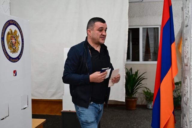 A man votes in Armenia's parliamentary election at a polling station in Yerevan on June 7, 2026. (Photo by Karen MINASYAN / AFP)