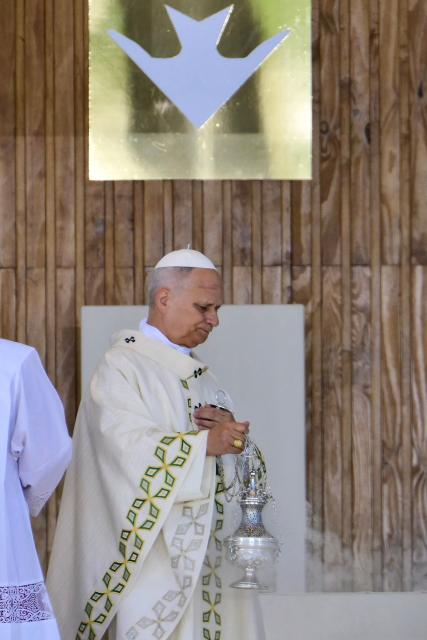 Pope Leo XIV leads the Holy Mass in the Plaza de Cibeles in Madrid on June 7, 2026. Pope Leo XIV is visiting Spain June 6-12 with stops in Madrid, Barcelona, and the Canary Islands, where he will meet with migrants and organisations dedicated to helping them. (Photo by Stefano RELLANDINI / AFP)