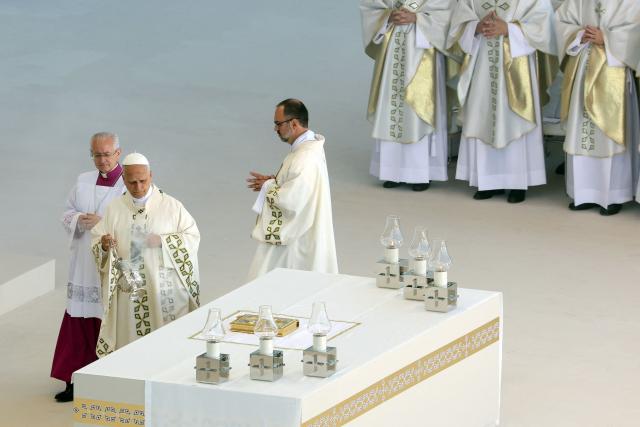 Pope Leo XIV leads the Holy Mass in the Plaza de Cibeles in Madrid on June 7, 2026. Pope Leo XIV is visiting Spain June 6-12 with stops in Madrid, Barcelona, and the Canary Islands, where he will meet with migrants and organisations dedicated to helping them. (Photo by Pierre-Philippe MARCOU / AFP)