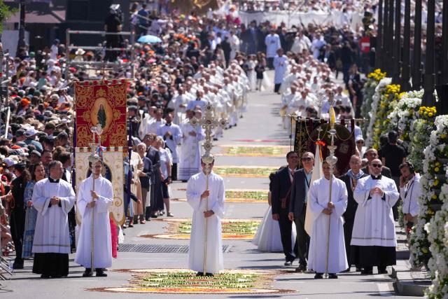 A Corpus Christi procession goes up Alcala street following the Holy Mass held by Pope Leo XIV in Madrid on June 7, 2026. Pope Leo XIV is visiting Spain June 6-12 with stops in Madrid, Barcelona, and the Canary Islands, where he will meet with migrants and organisations dedicated to helping them. (Photo by Cesar MANSO / AFP)