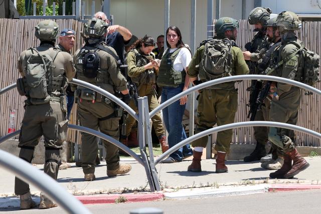 Israeli security forces gather the site of a suspected shooting attack in the town of Tzur Yitzhak in central Israel close to the occupied West Bank on June 7, 2026. One person was killed and four others wounded in multiple suspected shooting attacks in Israel on June 7, rescuers and the army said. (Photo by Jack GUEZ / AFP)