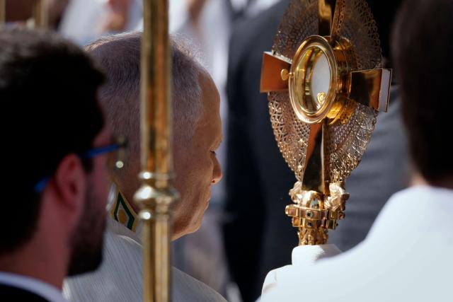 Pope Leo XIV holds the monstrance containing the sacred host during the Corpus Christi procession following the Holy Mass held in the Plaza de Cibeles in Madrid on June 7, 2026. Pope Leo XIV is visiting Spain June 6-12 with stops in Madrid, Barcelona, and the Canary Islands, where he will meet with migrants and organisations dedicated to helping them. (Photo by Oscar DEL POZO / AFP)