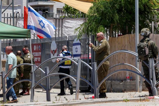 Israeli security forces gather the site of a suspected shooting attack in the town of Tzur Yitzhak in central Israel close to the occupied West Bank on June 7, 2026. One person was killed and four others wounded in multiple suspected shooting attacks in Israel on June 7, rescuers and the army said. (Photo by Jack GUEZ / AFP)