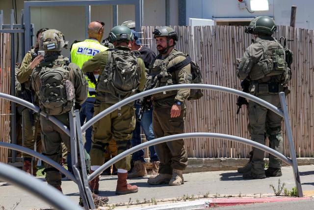 Israeli security forces gather the site of a suspected shooting attack in the town of Tzur Yitzhak in central Israel close to the occupied West Bank on June 7, 2026. One person was killed and four others wounded in multiple suspected shooting attacks in Israel on June 7, rescuers and the army said. (Photo by Jack GUEZ / AFP)