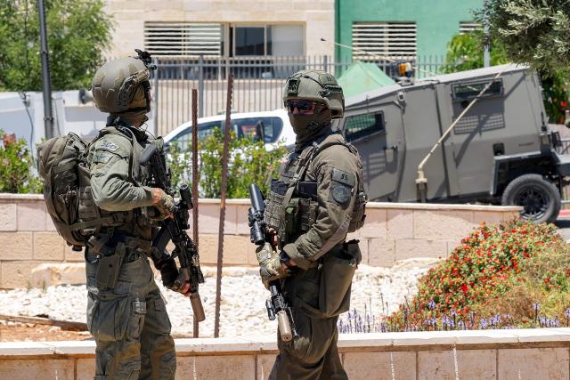 Israeli security forces gather the site of a suspected shooting attack in the town of Tzur Yitzhak in central Israel close to the occupied West Bank on June 7, 2026. One person was killed and four others wounded in multiple suspected shooting attacks in Israel on June 7, rescuers and the army said. (Photo by Jack GUEZ / AFP)