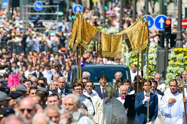 Pope Leo XIV walks along Alcala Street during the Corpus Christi procession following the Holy Mass held in the Plaza de Cibeles in Madrid on June 7, 2026. Pope Leo XIV is visiting Spain June 6-12 with stops in Madrid, Barcelona, and the Canary Islands, where he will meet with migrants and organisations dedicated to helping them. (Photo by Stefano RELLANDINI / AFP)