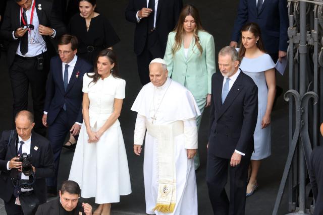 Pope Leo XIV (C) leaves accompanied by the Spanish Royal Family after leading the Holy Mass in the Plaza de Cibeles in Madrid on June 7, 2026. Pope Leo XIV is visiting Spain June 6-12 with stops in Madrid, Barcelona, and the Canary Islands, where he will meet with migrants and organisations dedicated to helping them. (Photo by Pierre-Philippe MARCOU / AFP)