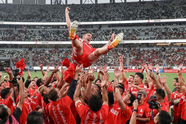 Kobelco Kobe Steelers' Brodie Retallick (C) is thrown in the air by his teammates as they celebrate after beating Kubota Spears to win the Japan Rugby League One final at the MUFG Stadium in Tokyo on June 7, 2026. (Photo by JIJI Press / AFP) / Japan OUT