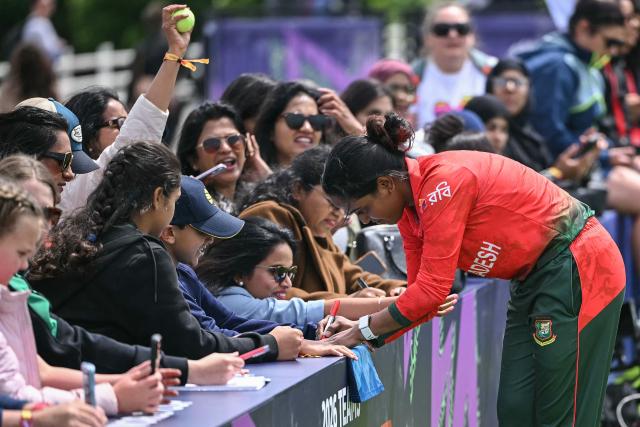 Bangladesh's Nigar Sultana (R) signs autographs for fans during an exhibition at The Captains' Carnival, the activation event for the ICC Women's T20 cricket world cup 2026, in central London on June 7, 2026. (Photo by JUSTIN TALLIS / AFP)