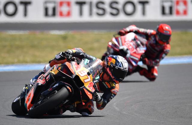 Team Red Bull KTM Factory Racing's Pedro Acosta competes during the Hungarian Motorcycle MotoGP Grand Prix at the Balaton Park circuit in Balatonfokajar, Hungary, on June 7, 2026. (Photo by Ferenc ISZA / AFP)