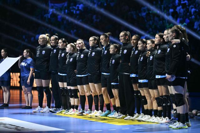 CSM Bucuresti's players stand together during a ceremony prior to the EHF Women's Handball Champions League third place match between Brest Bretagne Handball and CSM Bucuresti in Budapest on June 7, 2026. (Photo by Attila KISBENEDEK / AFP)
