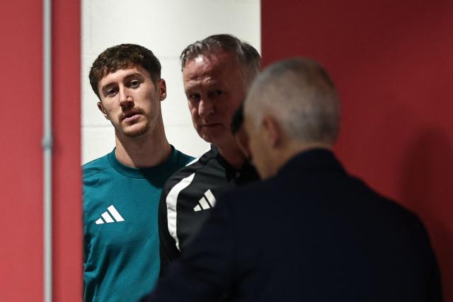 Northern Ireland's defender Trai Hume (L) and Northern Ireland's coach Michael O'Neill (C) arrive to attend a press conference on the eve of the friendly football match between France and Northern Ireland ahead of the 2026 FIFA World Cup football tournament, at Stade Pierre-Mauroy in Villeneuve-d'Ascq, northern France, on June 7, 2026. (Photo by SIMON WOHLFAHRT / AFP)