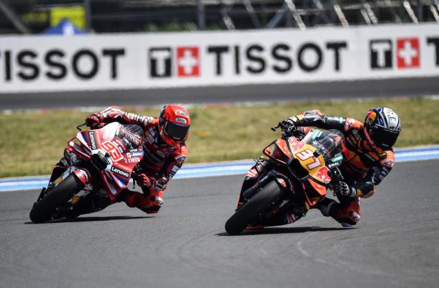 Team Red Bull KTM Factory Racing's Pedro Acosta (R) and Team Ducati Lenovo Team's Marc Marquez compete during the Hungarian Motorcycle MotoGP Grand Prix at the Balaton Park circuit in Balatonfokajar, Hungary, on June 7, 2026. (Photo by Ferenc ISZA / AFP)