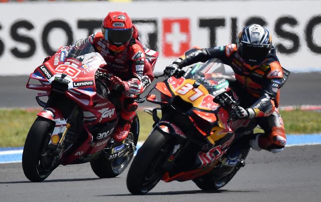 Team Red Bull KTM Factory Racing's Pedro Acosta (R) and Team Ducati Lenovo Team's Marc Marquez compete during the Hungarian Motorcycle MotoGP Grand Prix at the Balaton Park circuit in Balatonfokajar, Hungary, on June 7, 2026. (Photo by Ferenc ISZA / AFP)