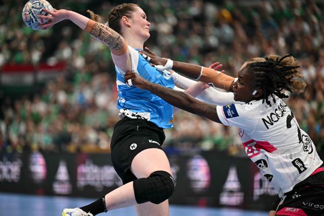 CSM Bucuresti's Danish left back Anne Mette Hansen (L) vies for the ball during the EHF Women's Handball Champions League third place match between Brest Bretagne Handball and CSM Bucuresti in Budapest on June 7, 2026. (Photo by Attila KISBENEDEK / AFP)