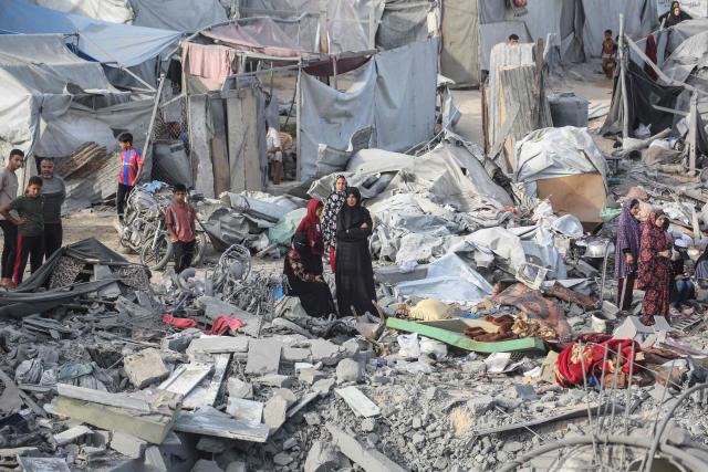 Palestinians stand next to makeshift shelters as they assess damage at the site of an Israeli airstrike in Khan Yunis, southern Gaza Strip, on June 7, 2026. Israel and Hamas accuse each other of near-daily violations of the truce meant to halt the war in Gaza, which was triggered by Hamas's October 7, 2023 attack on Israel. At least 961 Palestinians have been killed since the ceasefire took effect on October 10 last year, according to Gaza's health ministry, which operates under Hamas authority and whose figures are considered reliable by the United Nations. The Israeli army has reported five deaths in its ranks during the same period. (Photo by Bashar Taleb / AFP)