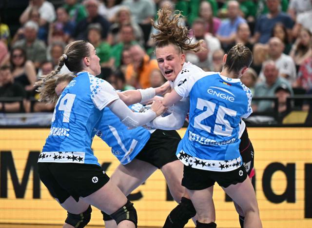 Brest Bretagne's German left back Annika Lott (2R) vies for the ball with CSM Bucuresti's Danish right wing Trine Jensen Ostergaard (R) during the EHF Women's Handball Champions League third place match between Brest Bretagne Handball and CSM Bucuresti in Budapest on June 7, 2026. (Photo by Attila KISBENEDEK / AFP)