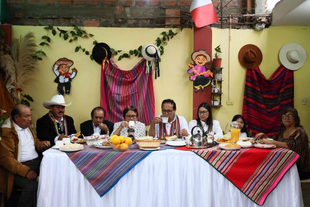 TOPSHOT - Peru's presidential candidate Roberto Sanchez (C), for the Juntos por el Peru party, attends an election-day breakfast with his wife Claudia Pinazzo (3rd R) and relatives in Huaral, Lima department, Peru on June 7, 2026. Peruvians will choose their ninth president in 10 years in a tight runoff election between conservative Keiko Fujimori and leftist Roberto Sanchez, who are trying to woo voters fed up with political chaos and rising crime. (Photo by Connie FRANCE / AFP)