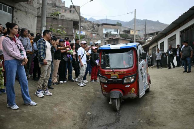 People gather outside the venue where Peru's presidential candidate Keiko Fujimori attends an election-day breakfast in the San Juan de Lurigancho neighbourhood, on the northern outskirts of Lima, on June 7, 2026. (Photo by ERNESTO BENAVIDES / AFP)