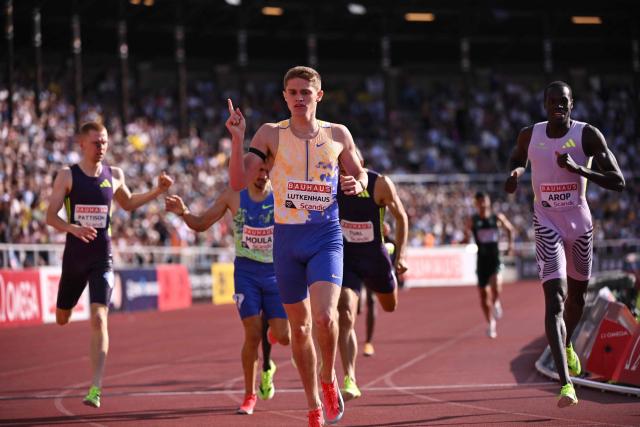 USA's Cooper Lutkenhaus (C) reacts as he competes to win the Men's 800m event of the IAAF Stockholm Diamond League athletics meeting in Stockholm, Sweden, on June 7, 2026.  (Photo by Jonathan Nackstrand / AFP)