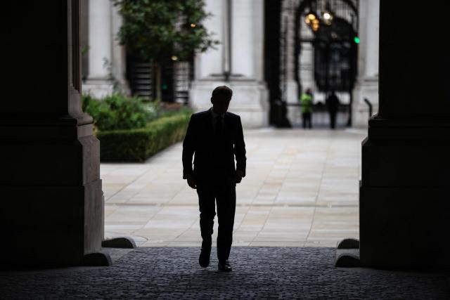 France's President Emmanuel Macron arrives at 10 Downing Street ahead of a meeting that includes the leaders of Ukraine and Germany in central London on June 7, 2026. (Photo by Henry NICHOLLS / AFP)