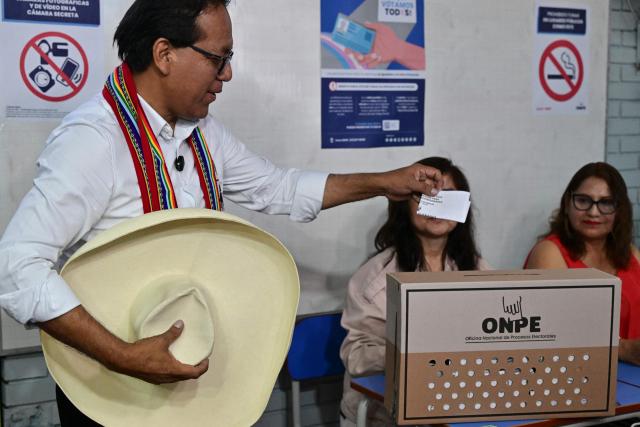 Peru's presidential candidate Roberto Sanchez, for the Juntos por el Peru party, casts his vote during the general election runoff, in Lima on June 7, 2026. Peruvians will choose their ninth president in 10 years in a tight runoff election between conservative Keiko Fujimori and leftist Roberto Sanchez, who are trying to woo voters fed up with political chaos and rising crime. (Photo by AFP)