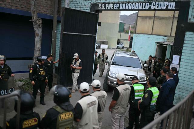 A car carrying Peruvian presidential candidate Roberto Sanchez leaves the Barbadillo prison, where former president Pedro Castillo is being held, during the presidential runoff election in Lima on June 7, 2026. Peruvians will choose their ninth president in 10 years, in a tight runoff election between conservative Keiko Fujimori and leftist Roberto Sanchez who are trying to woo voters fed up with political chaos and rising crime. (Photo by ERNESTO BENAVIDES / AFP)