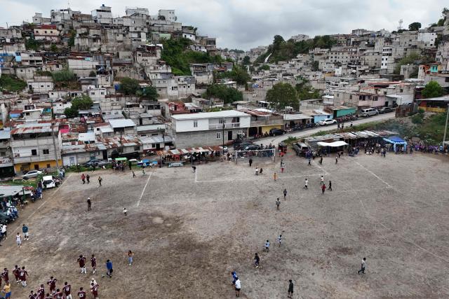 This aerial view shows the Maracana football pitch in La Limonada neighbourhood in Guatemala City on June 7, 2026. Named after the iconic Maracana Stadium in Brazil, these dirt fields of the same name are a landmark of amateur football in Guatemala City. The Maracana pitch is located in an area that for years was marked by violence, bringing together players and fans from different neighborhoods of the capital every week. (Photo by Johan ORDÓÑEZ / AFP)