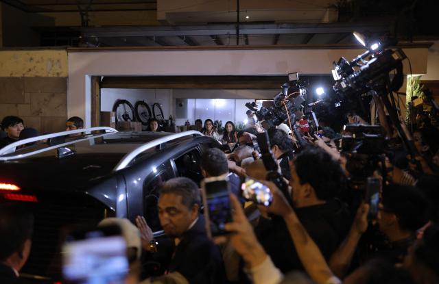 Media personnel surround a car in front of the house of presidential candidate Keiko Fujimori, for the Fuerza Popular party, following the first results of the presidential election runoff in Lima on June 7, 2026. Voting stations closed on June 7, 2026 in Peru's presidential election, with exit polls showing four-time candidate Keiko Fujimori with the slenderest of leads over her leftist rival Roberto Sanchez. (Photo by Anthony Nino de Guzman / AFP)
