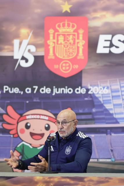 Spain's head coach Luis de la Fuente speaks during a press conference at the Cuauhtemoc stadium in Puebla, Mexico, on June 7, 2026, ahead of the friendly match against Peru as preparation for the FIFA 2026 World Cup. (Photo by Jose CASTANARES / AFP)