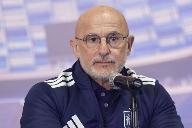 Spain's head coach Luis de la Fuente gestures during a press conference at the Cuauhtemoc stadium in Puebla, Mexico, on June 7, 2026, ahead of the friendly match against Peru as preparation for the FIFA 2026 World Cup. (Photo by Jose CASTANARES / AFP)