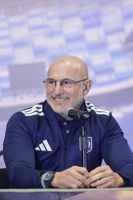 Spain's head coach Luis de la Fuente smiles during a press conference at the Cuauhtemoc stadium in Puebla, Mexico, on June 7, 2026, ahead of the friendly match against Peru as preparation for the FIFA 2026 World Cup. (Photo by Jose CASTANARES / AFP)