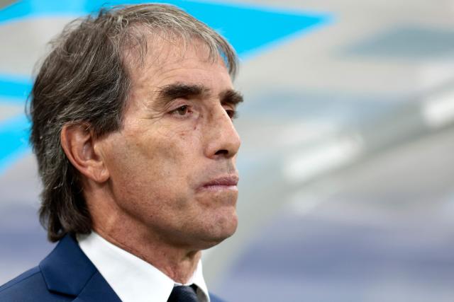 (FILES) Pachuca's Uruguayan coach Guillermo Almada looks on ahead the Liga MX Clausura football match between Guadalajara and Pachuca at the Akron stadium in Zapopan, Jalisco state, Mexico on February 22, 2025. Almada was announced on June 7, 2026, as the new head coach of Mexican side America, starting with the upcoming 2026 Apertura tournament of Mexican soccer, which begins on July 16. (Photo by Ulises Ruiz / AFP)