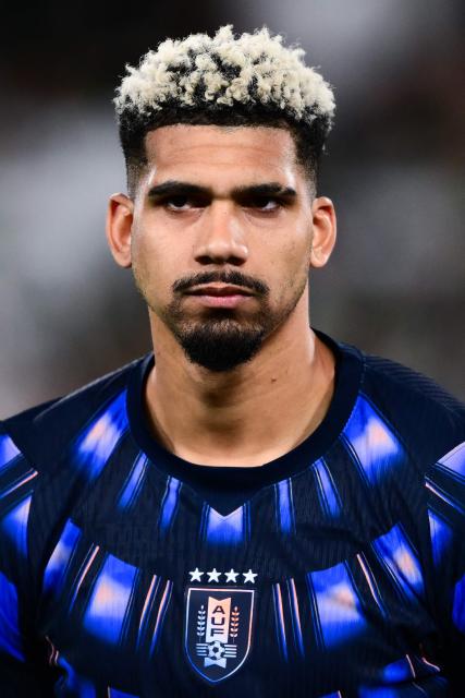 (FILES) Uruguay’s defender #4 Ronald Araujo looks on ahead of the friendly international football match between Algeria and Uruguay at the Allianz Stadium in Turin, northern Italy, on March 31, 2026. Defender Ronald Araujo has left the Uruguay squad to treat a ‘muscle strain’, but will rejoin the team on June 9, 2026 to travel with La Celeste to the World Cup in North America, the Uruguayan Football Association (AUF) has announced. (Photo by MARCO BERTORELLO / AFP)