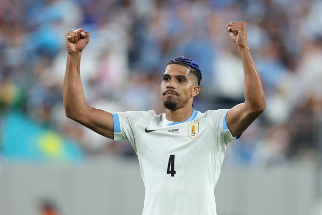 (FILES) Uruguay's defender #04 Ronald Araujo celebrates after winning the Conmebol 2024 Copa America tournament group C football match between Uruguay and Bolivia at MetLife Stadium in East Rutherford, New Jersey, on June 27, 2024. Defender Ronald Araujo has left the Uruguay squad to treat a ‘muscle strain’, but will rejoin the team on June 9, 2026 to travel with La Celeste to the World Cup in North America, the Uruguayan Football Association (AUF) has announced. (Photo by CHARLY TRIBALLEAU / AFP)