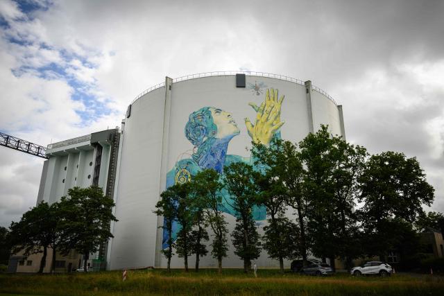 This picture shows the SOLANGE (Systeme Orientable Lourd pour Aeronefs et Gros Engins) room of the DGA (Direction Generale de l'Armement) Maitrise de l'Information (MI) in Bruz, western France, on June 8, 2026. The Solange facility is dedicated to evaluating the radar signature of full-scale aircraft, such as the Rafale, or large missiles. These measures make it possible to evaluate aircraft in the face of the various radar threats they may encounter in an operational configuration. (Photo by Loic VENANCE / AFP)