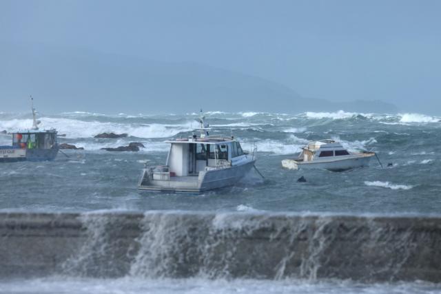 Stormy seas pound the coastline in the Wellington suburb of Island Bay on June 9, 2026. Hundreds of people were forced to evacuate their seaside homes on June 9 in New Zealand's capital as 11-metre high waves lashed the city's south coast. (Photo by Ben STRANG / AFP)